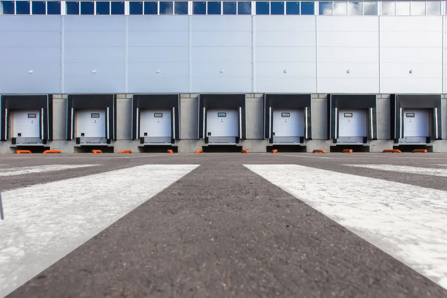 Lagereingänge, neues großes Lager